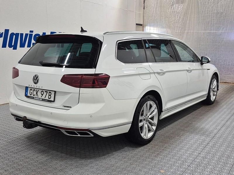 Begagnad VW Passat R-line 200 HK (147 kW) 2022 Vit Kombi