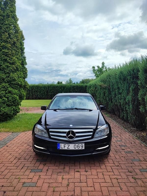 Begagnad Mercedes C180 156 HK (114 kW) 2011