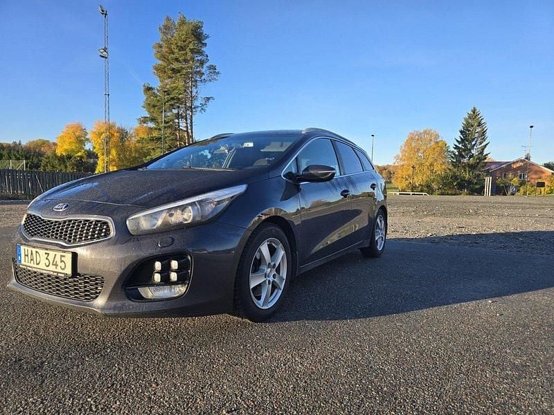 Grå Begagnad 2017 Kia Ceed Sportswagon GT-Line Kombi | 65 000 kr (Superpris) - Bild 1/4