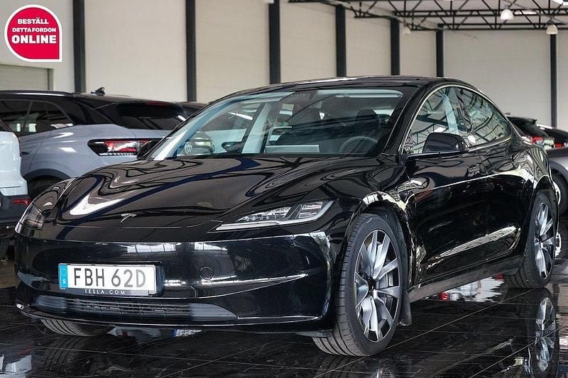 Svart Begagnad 2024 Tesla Model 3 Standard Range Sedan | 394 500 kr - Bild 1/4