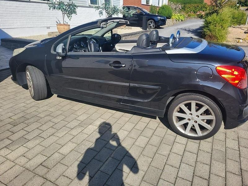 Svart Begagnad 2008 Peugeot 207 CC Cab | 40 000 kr (Marknadspris) - Bild 1/4