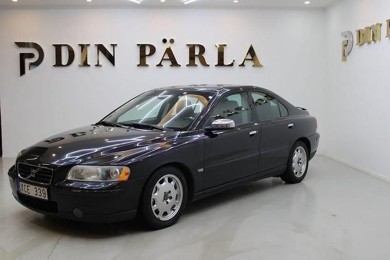 Svart Begagnad 2006 Volvo S60 Sedan | 59 900 kr (Lite dyr) - Bild 1/4