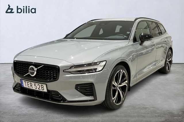 Grå Begagnad 2024 Volvo V60 Plus Kombi | 444 900 kr (Bra pris) - Bild 1/3