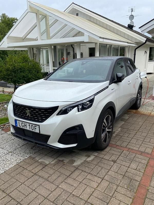 Vit Begagnad 2020 Peugeot 3008 GT | 225 000 kr (Marknadspris) - Bild 1/3