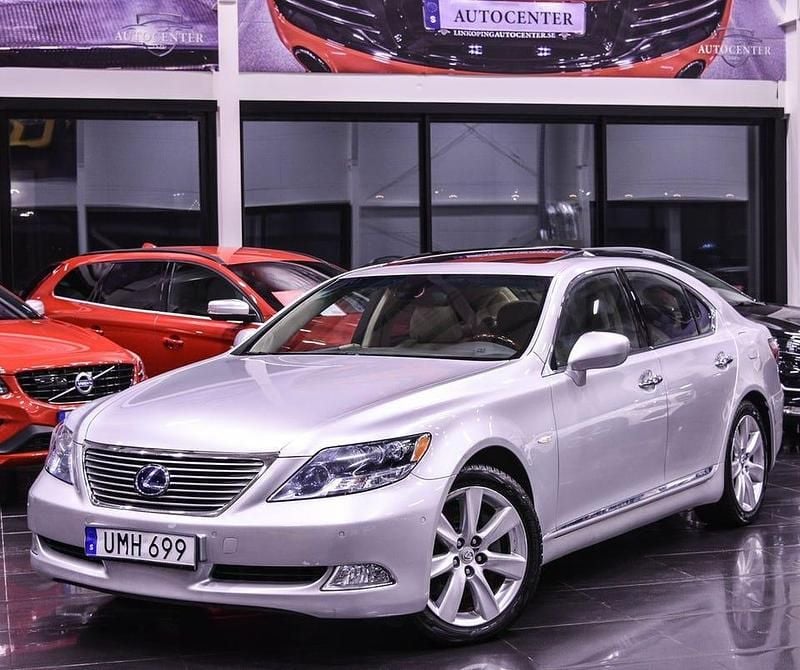 Silver Begagnad 2008 Lexus LS600h Sedan | 199 900 kr - Bild 1/4