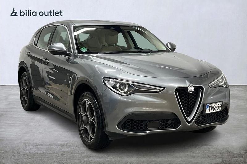 Begagnad Alfa Romeo Stelvio Super 280 HK (205 kW) 2017 Grå SUV