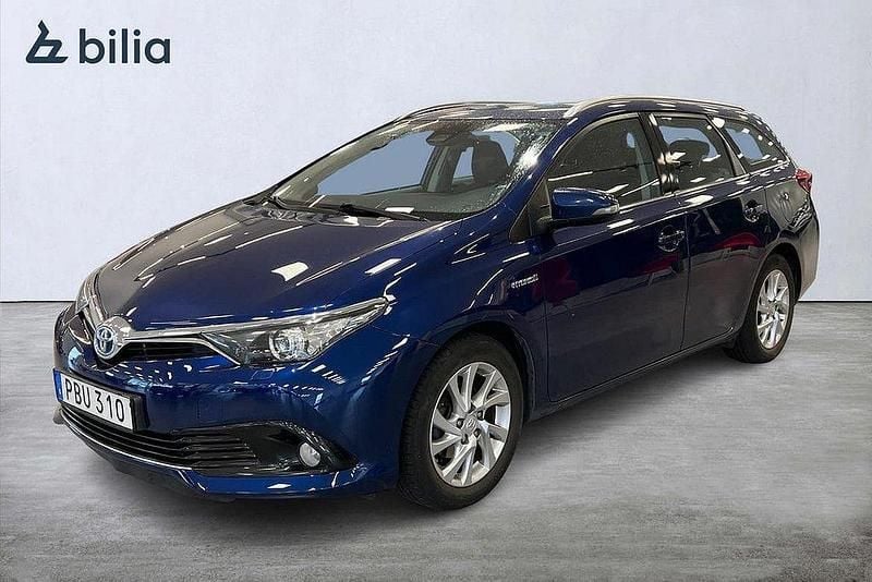 Mörkblå Begagnad 2016 Toyota Auris Touring Sports Kombi | 129 900 kr (Marknadspris) - Bild 1/3