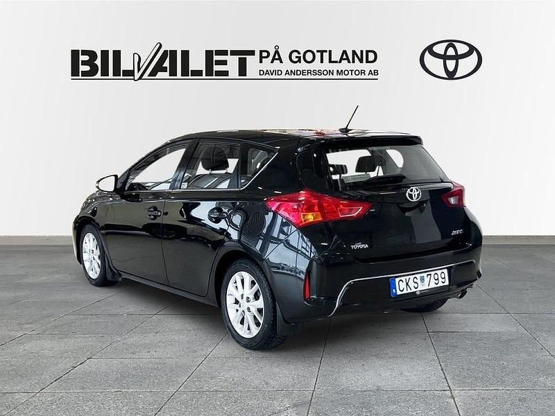Begagnad Toyota Auris 124 HK (91 kW) 2012 Svart Halvkombi