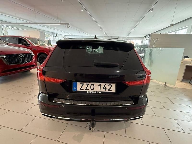 Begagnad Volvo V60 Inscription 340 HK (250 kW) 2022 Onyx svart metallic Kombi