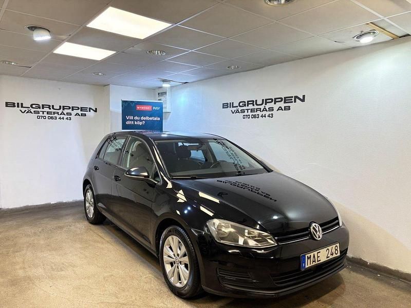 Svart Begagnad 2013 VW Golf VII Halvkombi | 84 900 kr (Marknadspris) - Bild 1/4