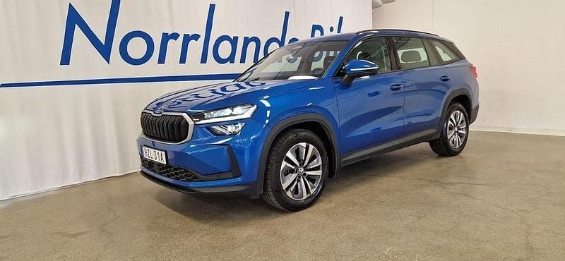 Blå (race blue metallic) Begagnad 2024 Skoda Kodiaq Selection SUV | 459 900 kr (Superpris) - Bild 1/4
