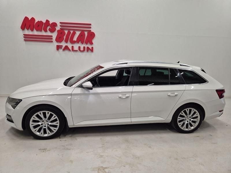 Vit Begagnad 2020 Skoda Superb Style Kombi | 259 900 kr (Dyr) - Bild 1/4