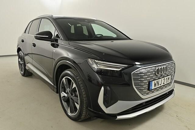 Begagnad Audi Q4 e-tron S-Line 210 kW (286 HK) 2025 Mytsvart metallic SUV