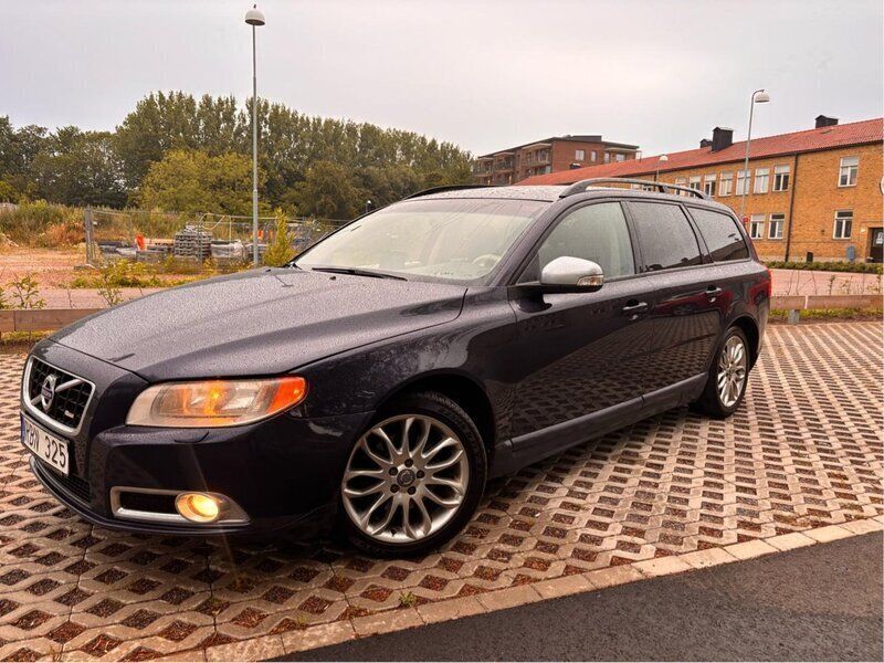 Svart Begagnad 2010 Volvo V70 Kombi | 32 000 kr (Superpris) - Bild 1/4