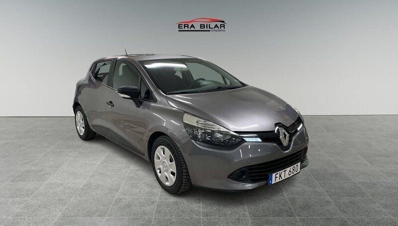 Grå Begagnad 2014 Renault Clio IV Halvkombi | 69 500 kr (Marknadspris) - Bild 1/4