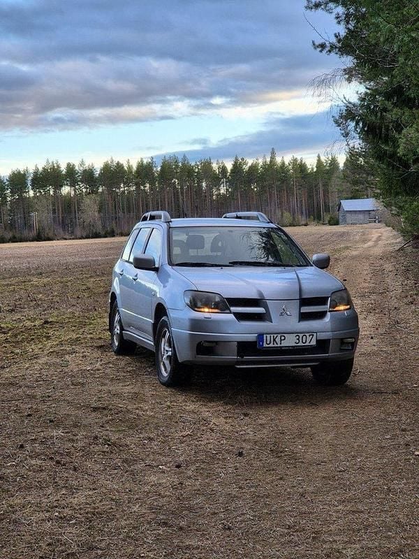 Silver Begagnad 2003 Mitsubishi Outlander SUV | 8 000 kr (Superpris) - Bild 1/3