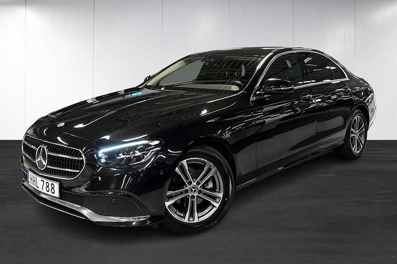 Svart (black) Begagnad 2022 Mercedes E220 Sedan | 389 900 kr (Marknadspris) - Bild 1/4