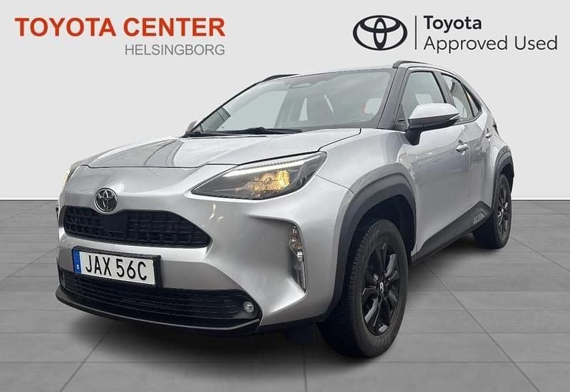 Silver Begagnad 2024 Toyota Yaris Hybrid Active SUV | 274 900 kr (Marknadspris) - Bild 1/4