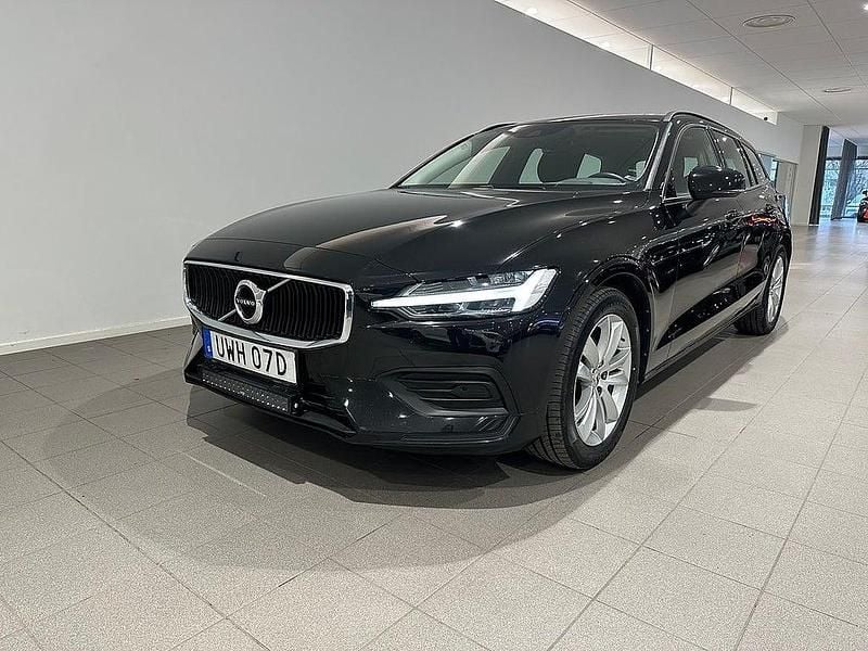 Svart Begagnad 2020 Volvo V60 Momentum Kombi | 249 500 kr (Superpris) - Bild 1/4