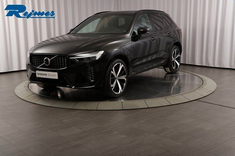 Svart (onyx svart metallic) Begagnad 2022 Volvo XC60 R-Design SUV | 469 900 kr (Marknadspris) - Bild 1/4