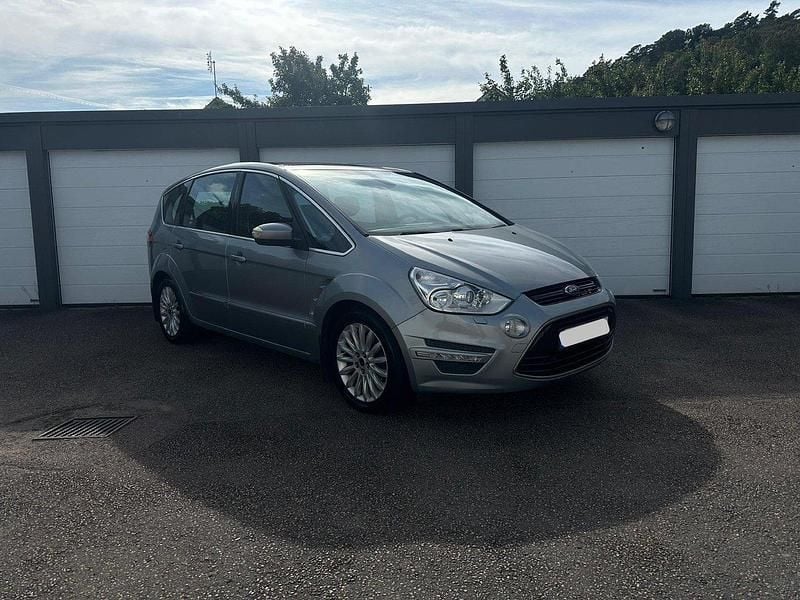 Grå Begagnad 2014 Ford S-MAX Business Edition Minibuss | 69 900 kr (Superpris) - Bild 1/4