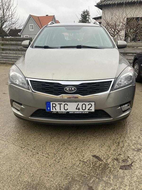 Silver Begagnad 2010 Kia Ceed Sportswagon EX Kombi | 64 900 kr (Marknadspris) - Bild 1/4