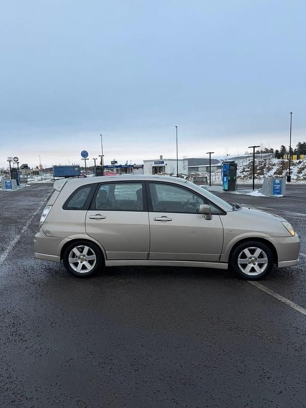 Begagnad Suzuki Liana 107 HK (78 kW) 2006