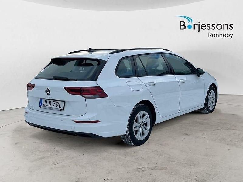 Begagnad VW Golf VIII Life 117 HK (86 kW) 2022 Vit Kombi