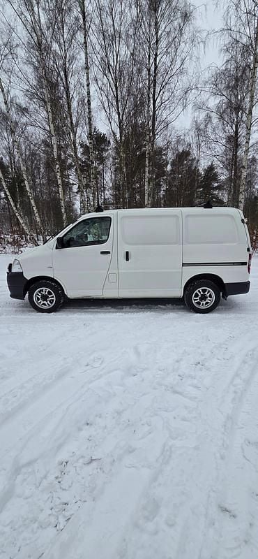 Begagnad Toyota HiAce 117 HK (86 kW) 2011 Van