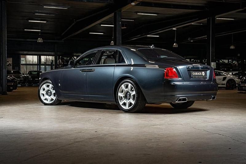 Begagnad Rolls Royce Ghost 570 HK (419 kW) 2012 Grå Sedan