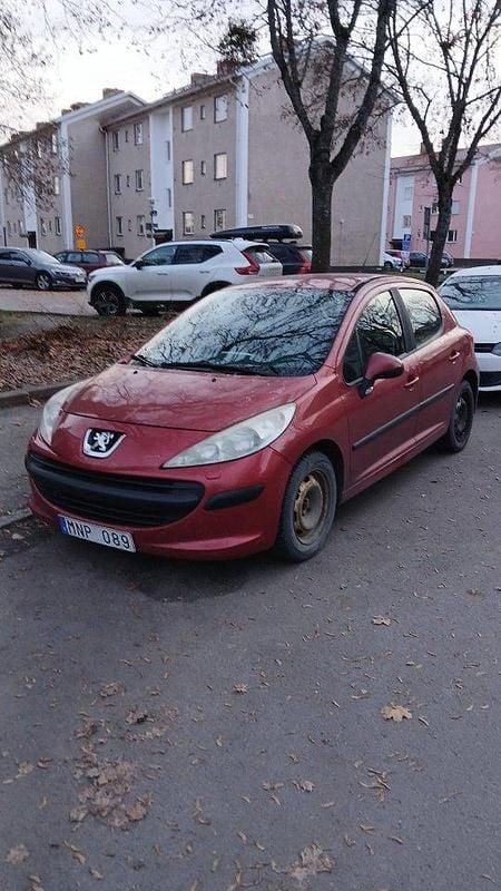 Röd Begagnad 2009 Peugeot 207 Halvkombi | 9 000 kr (Bra pris) - Bild 1/4