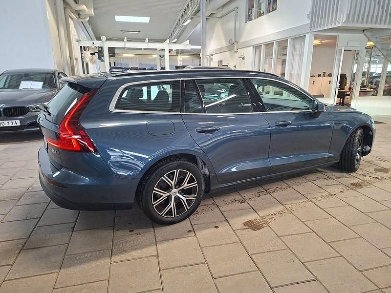 Begagnad Volvo V60 Core 197 HK (144 kW) 2024 Denim blue Kombi