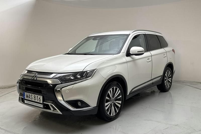 Vit Begagnad 2019 Mitsubishi Outlander Comfort Edition SUV | 189 800 kr (Marknadspris) - Bild 1/4