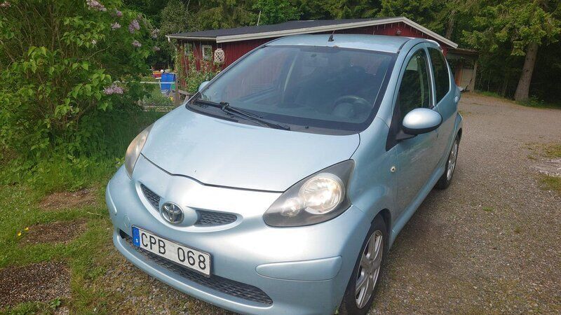 Blå Begagnad 2007 Toyota Aygo Halvkombi | 10 000 kr (Marknadspris) - Bild 1/4