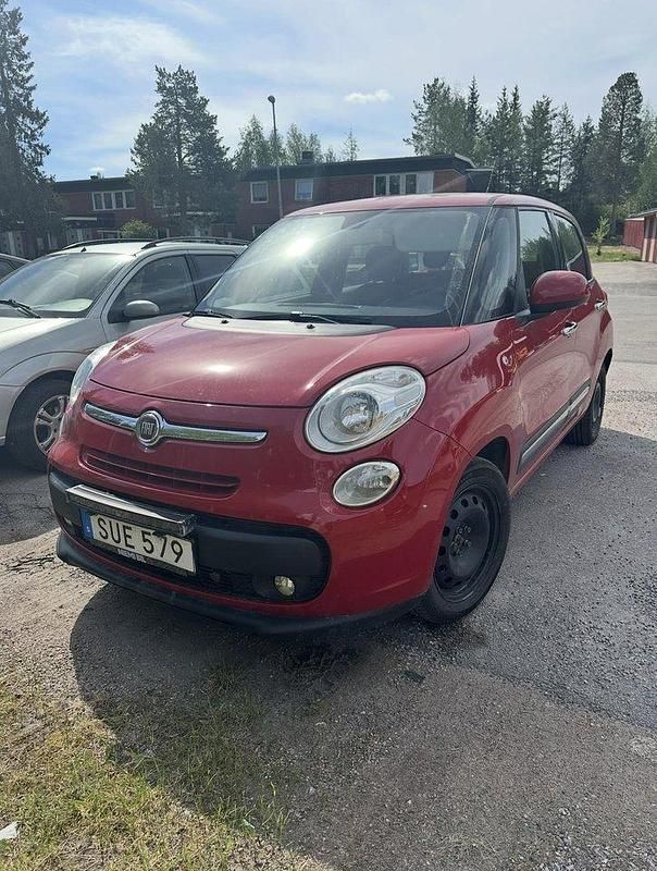 Röd Begagnad 2015 Fiat 500L Pop Star Minibuss | 68 000 kr (Bra pris) - Bild 1/1