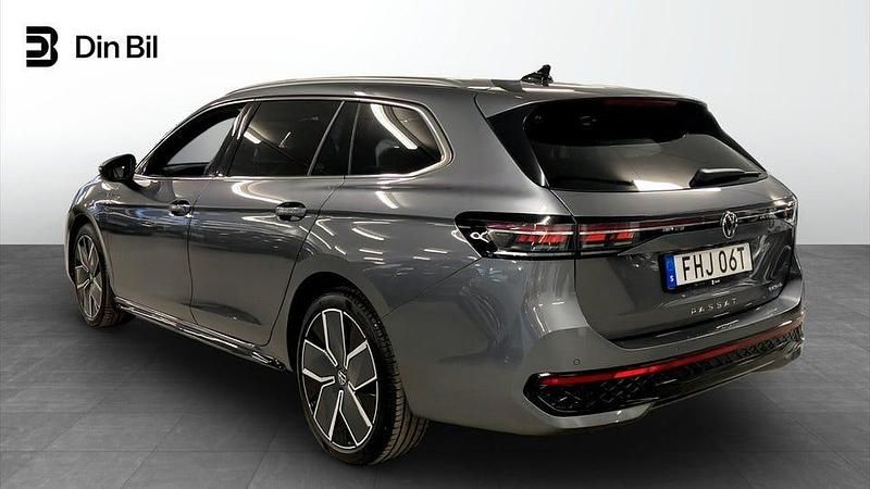 Begagnad VW Passat R-line 177 HK (130 kW) 2025 Mörkgrå Kombi