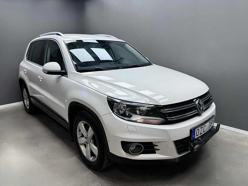 Vit Begagnad 2013 VW Tiguan SUV | 114 900 kr (Marknadspris) - Bild 1/4