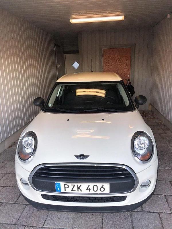 Vit Begagnad 2016 Mini ONE Pepper Halvkombi | 120 000 kr (Dyr) - Bild 1/4