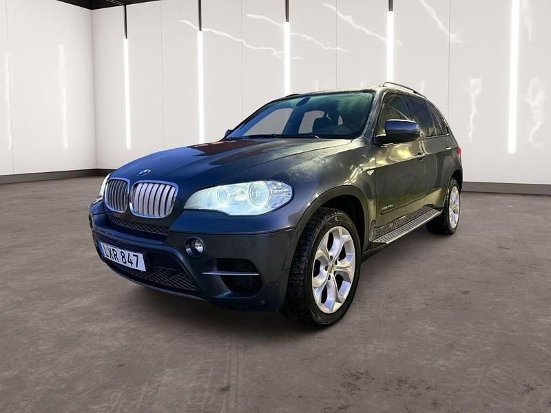 Grå Begagnad 2012 BMW X5 Sport Line SUV | 199 900 kr (Marknadspris) - Bild 1/4