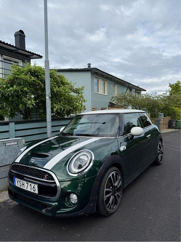 Grön Begagnad 2019 Mini John Cooper Works Halvkombi | 232 000 kr (Marknadspris) - Bild 1/4
