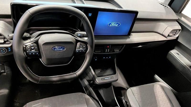 Begagnad Ford Courier Limited 100 kW (136 HK) 2025 Vit (white) Minibuss