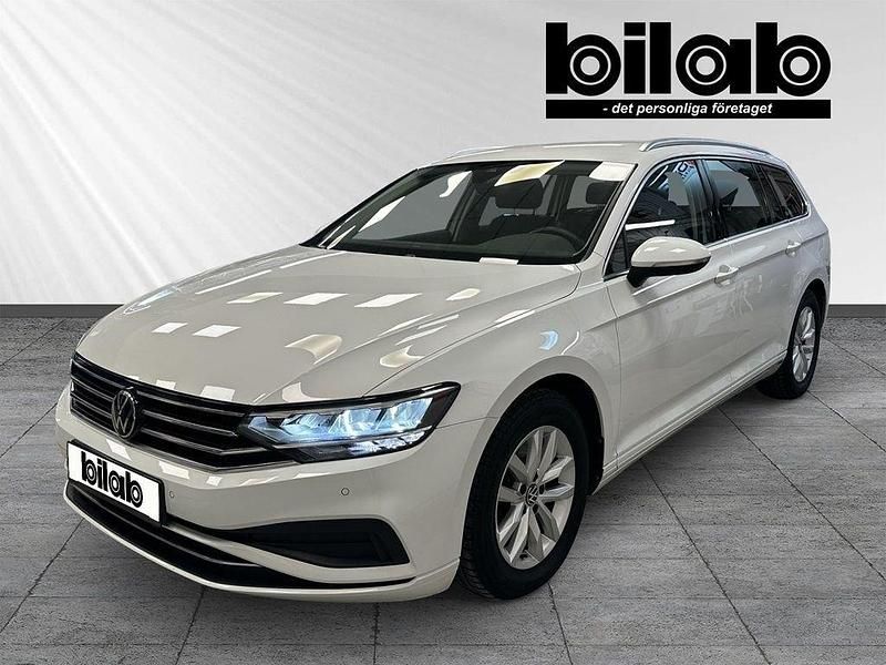 Vit Begagnad 2020 VW Passat Business Kombi | 269 000 kr (Lite dyr) - Bild 1/4