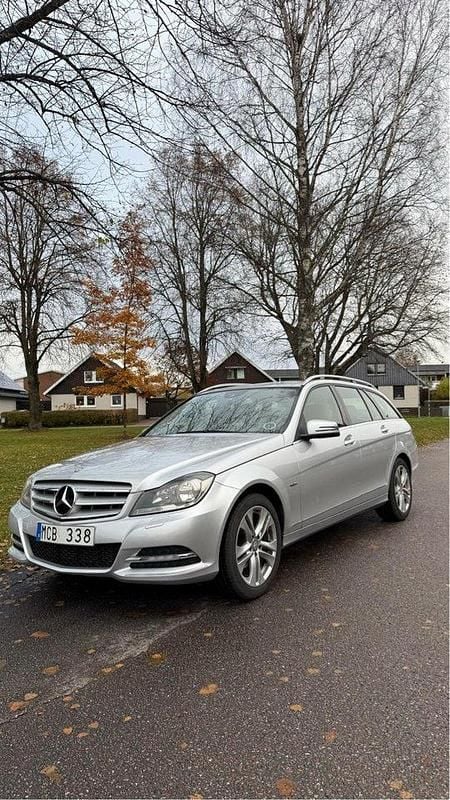 Silver Begagnad 2012 Mercedes C180 Kombi | 129 000 kr (Lite dyr) - Bild 1/4
