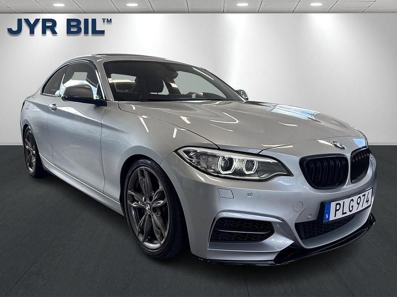 Silver Begagnad 2017 BMW M240 M Sport Sportkupé | 379 000 kr - Bild 1/4