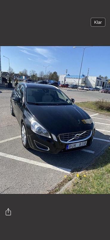 Svart Begagnad 2012 Volvo V60 Summum Kombi | 124 000 kr (Marknadspris) - Bild 1/4