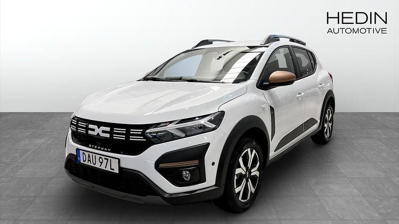 Snövit Begagnad 2025 Dacia Sandero Extreme Halvkombi | 219 900 kr (Lite dyr) - Bild 1/4