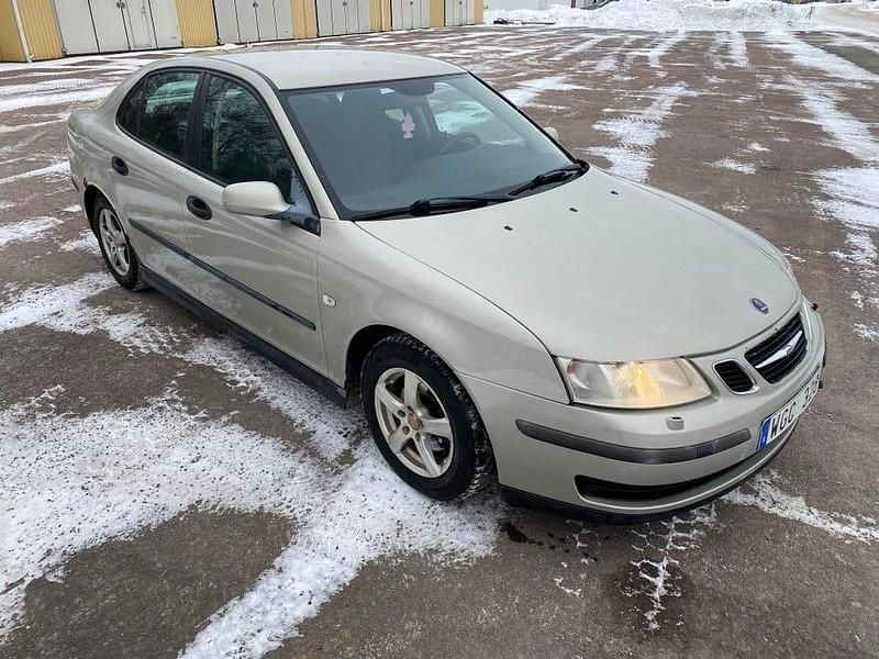 Begagnad 2005 Saab 9-3 | 13 000 kr (Marknadspris) - Bild 1/4