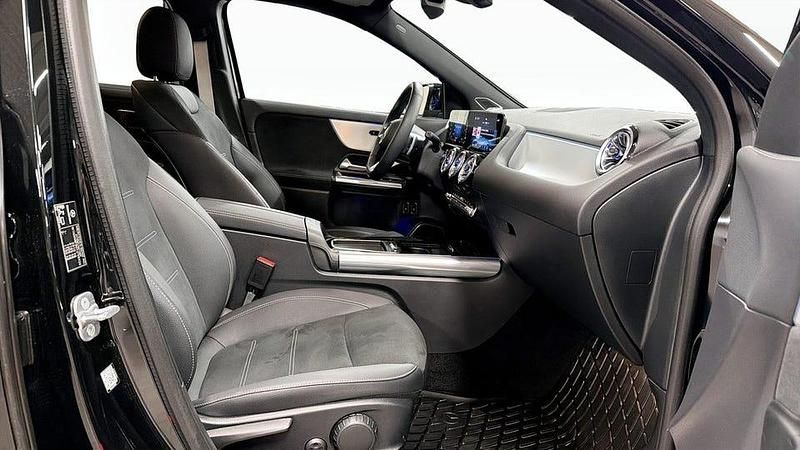 Begagnad Mercedes GLA250 Advanced Plus 218 HK (160 kW) 2025 Svart SUV