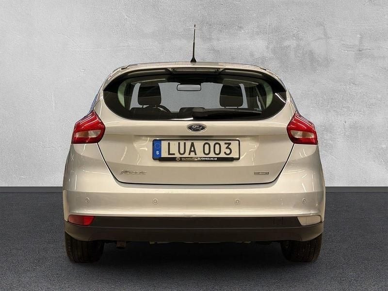 Begagnad Ford Focus Titanium 101 HK (74 kW) 2015 Grå Halvkombi