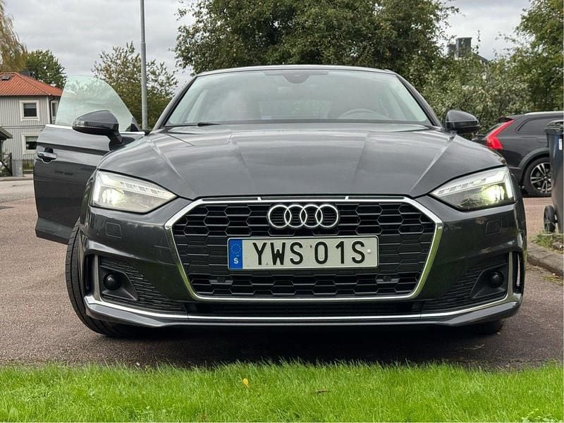 Grå Begagnad 2020 Audi A5 Sportback Advanced Halvkombi | 257 000 kr - Bild 1/4